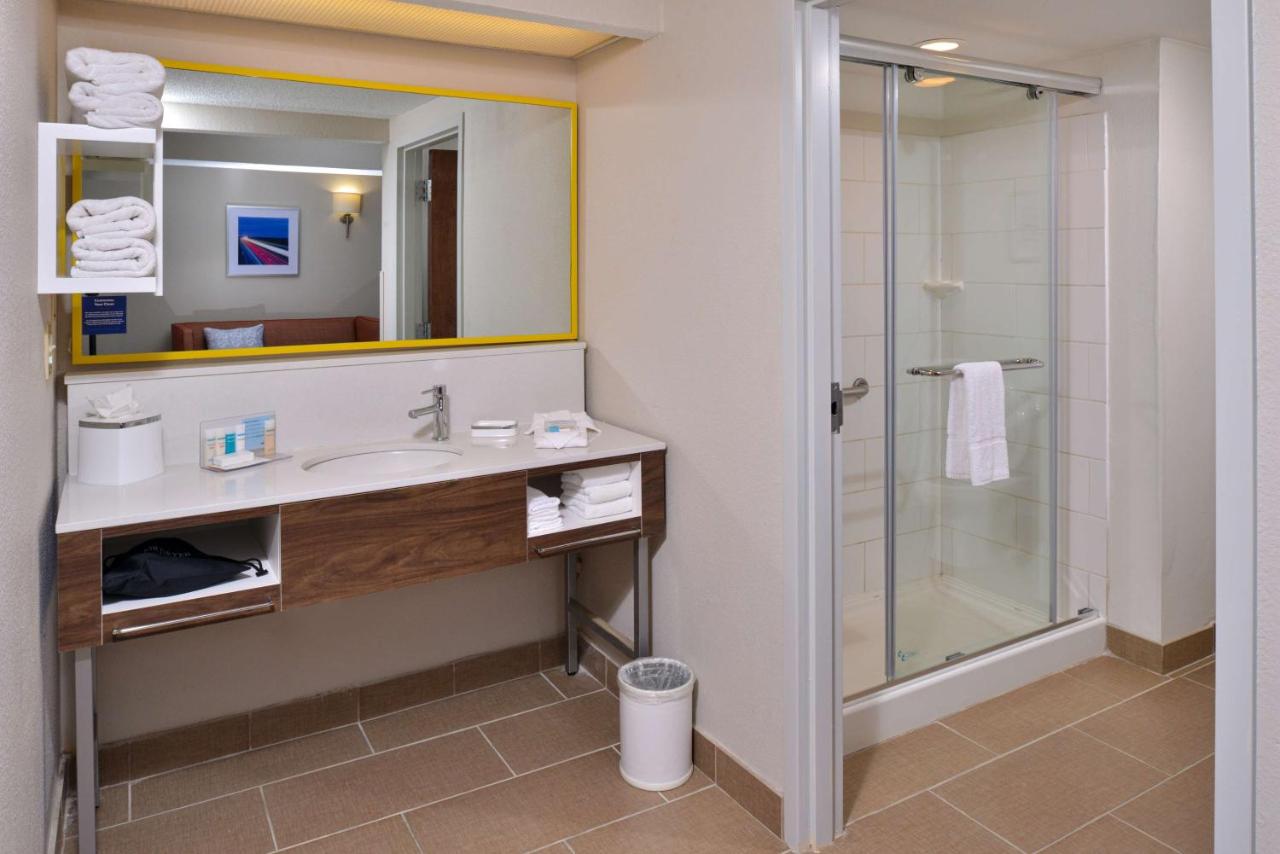 King Suite- Non-Smoking at Hampton Inn Henderson