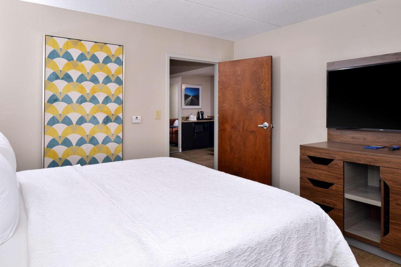 King Suite- Non-Smoking at Hampton Inn Henderson