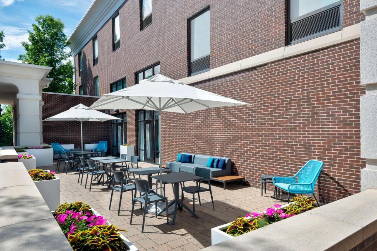 | Hampton Inn and Suites Hartford/Farmington