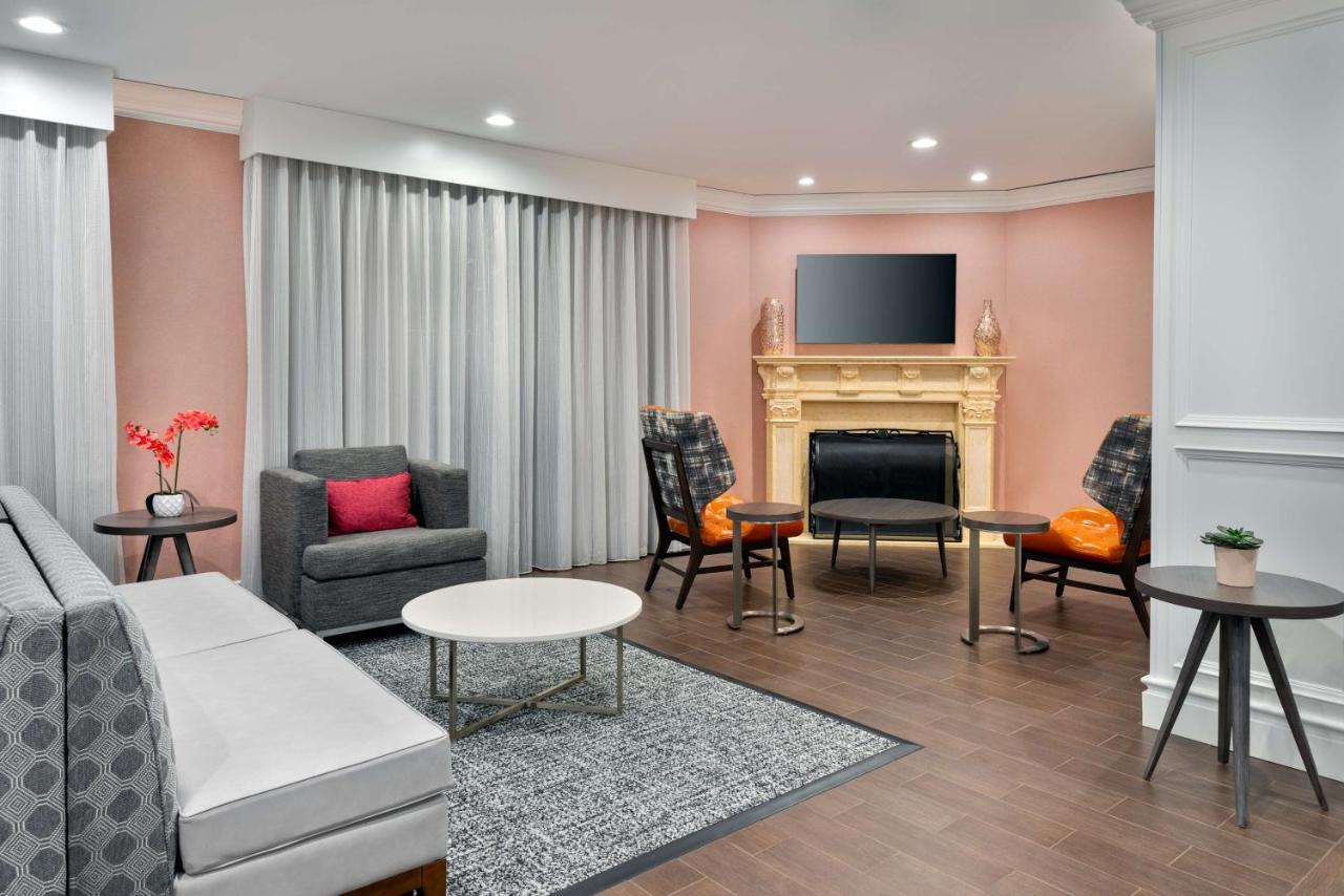 | Hampton Inn and Suites Hartford/Farmington
