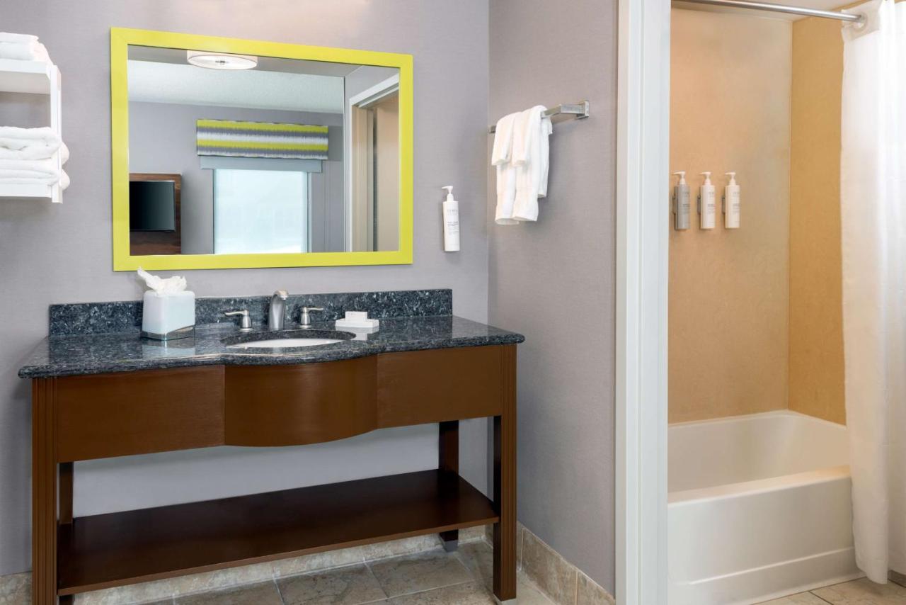 | Hampton Inn and Suites Hartford/Farmington