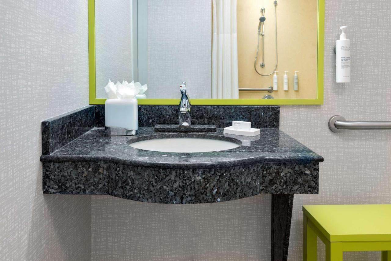 | Hampton Inn and Suites Hartford/Farmington