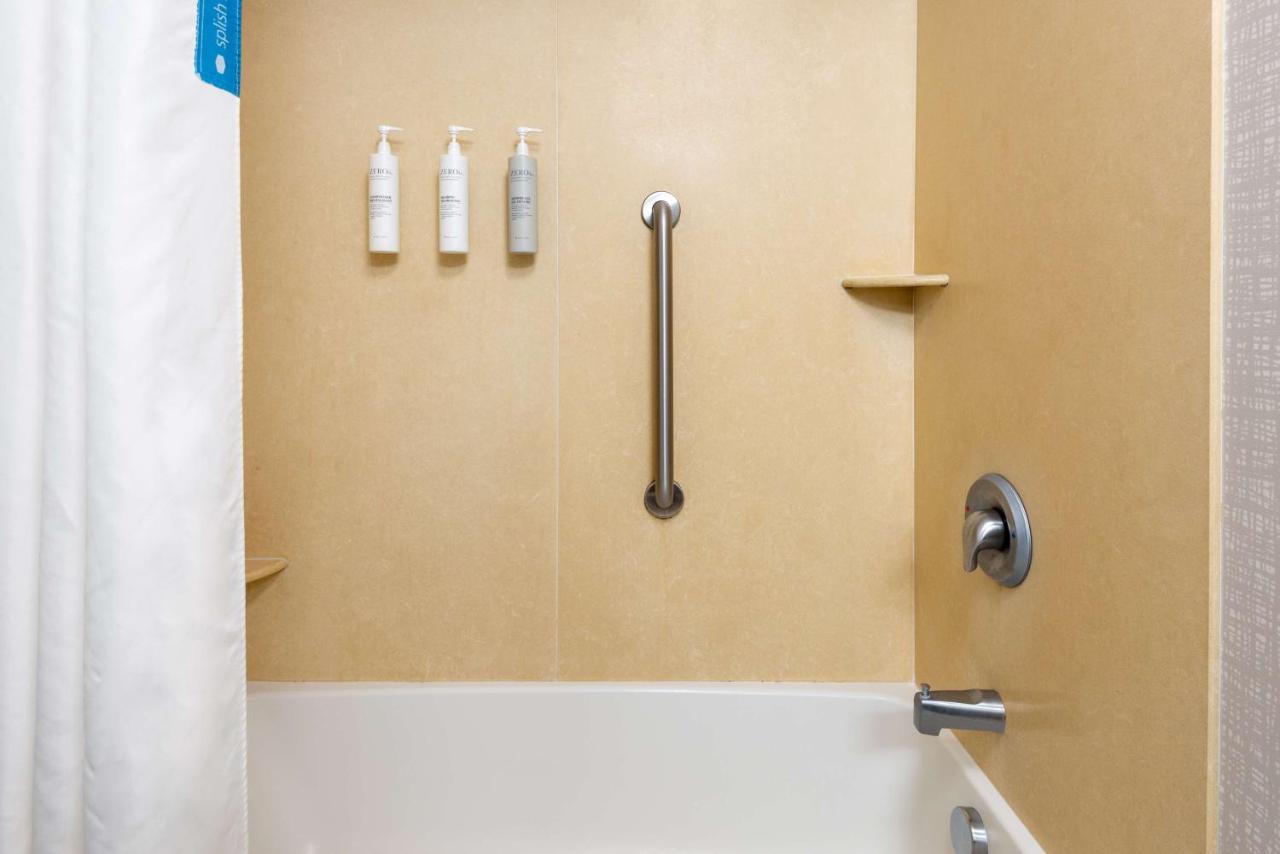 | Hampton Inn and Suites Hartford/Farmington