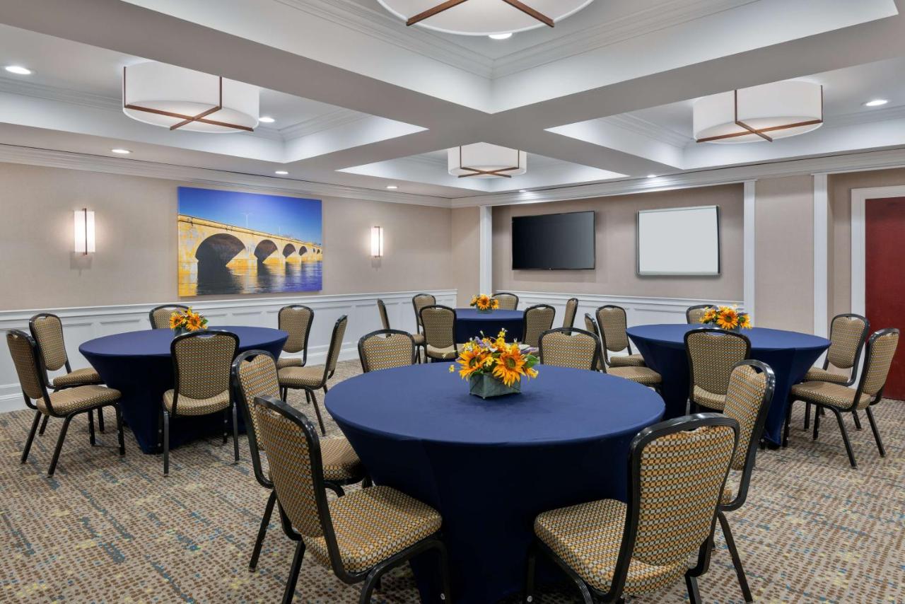 | Hampton Inn and Suites Hartford/Farmington