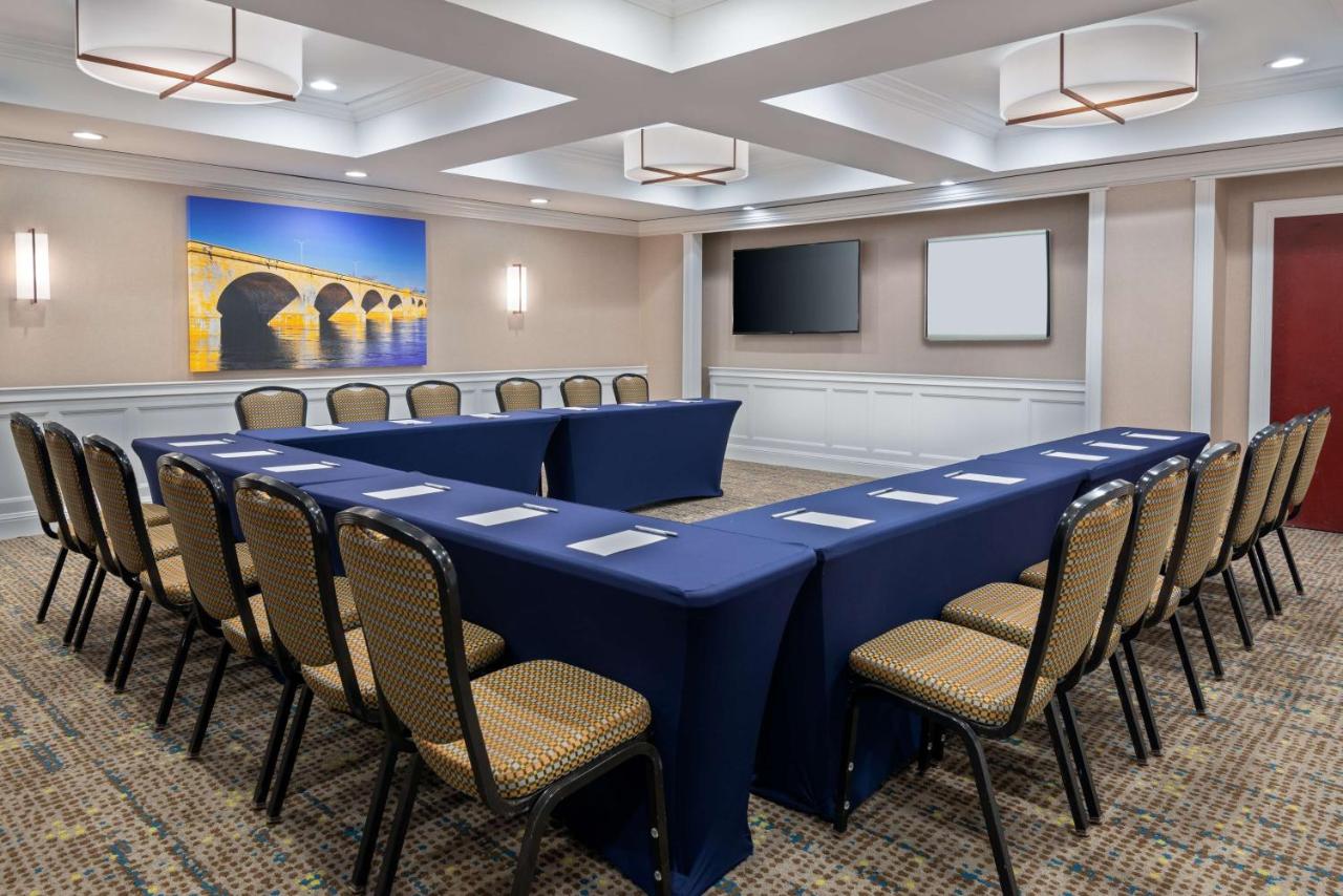 | Hampton Inn and Suites Hartford/Farmington
