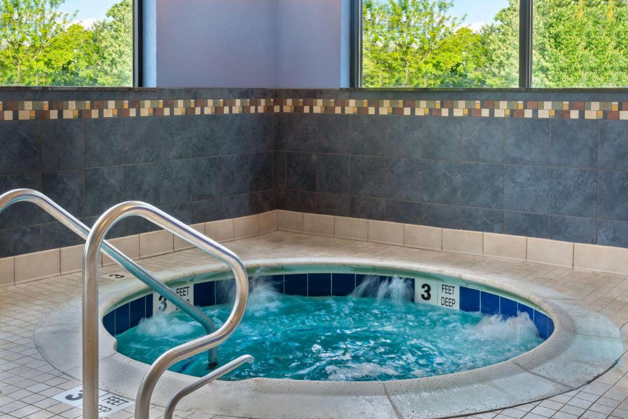 | Hampton Inn and Suites Hartford/Farmington
