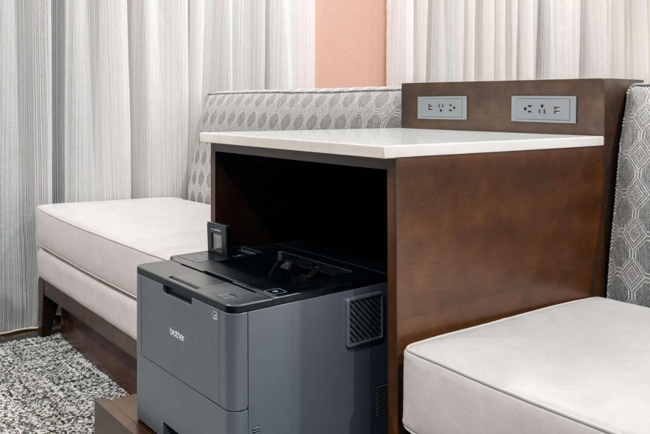 | Hampton Inn and Suites Hartford/Farmington
