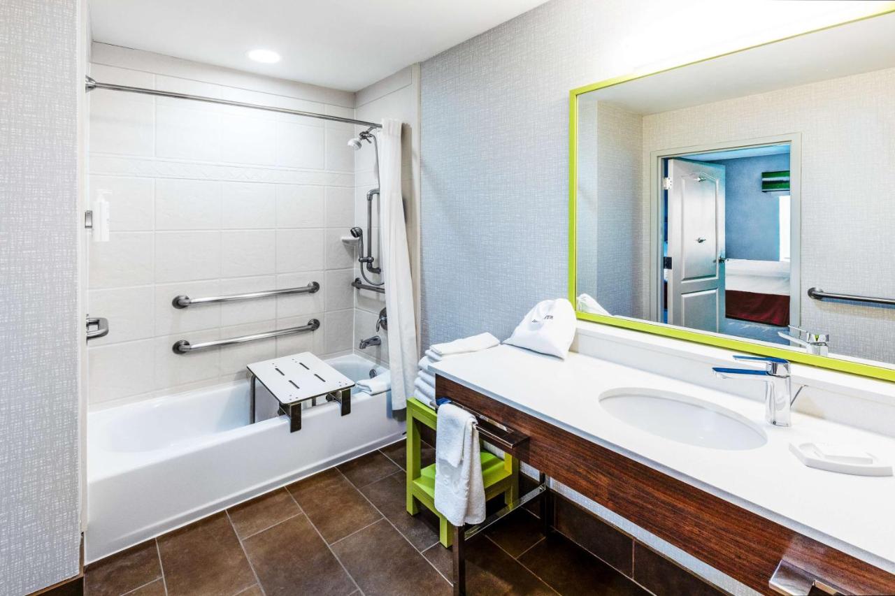 Queen Room with Two Queen Beds - Disability Access/Non-Smoking at Hampton Inn & Suites Houston Heights I-10