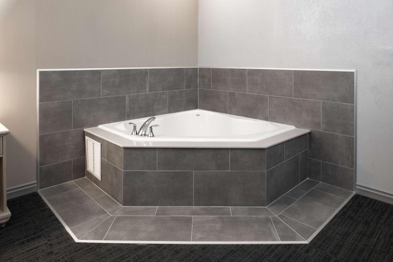 King Studio with Spa Bath - Non-Smoking at Hampton Inn & Suites Cape Cod-West Yarmouth
