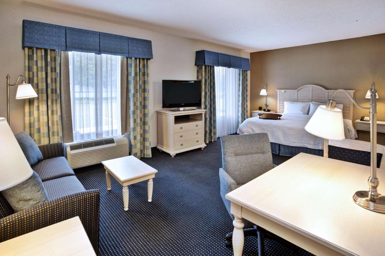 Deluxe King Studio at Hampton Inn & Suites Cape Cod-West Yarmouth
