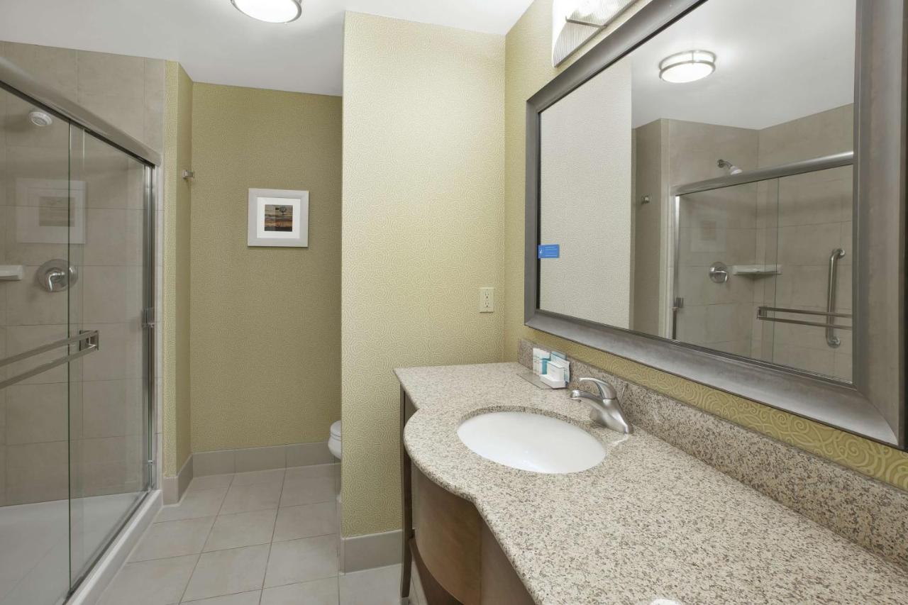 King Room at Hampton Inn & Suites Wichita Northeast