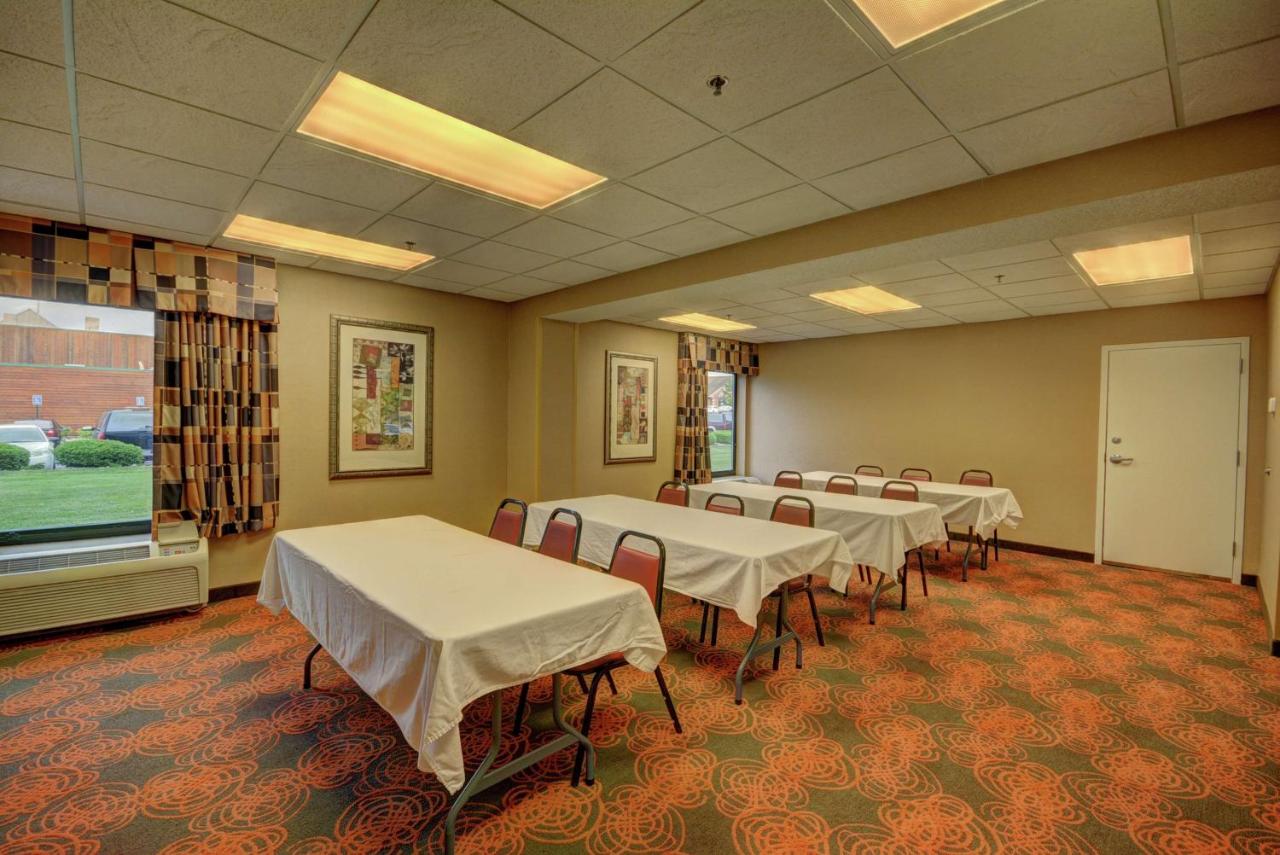 | Hampton Inn Indianapolis-South