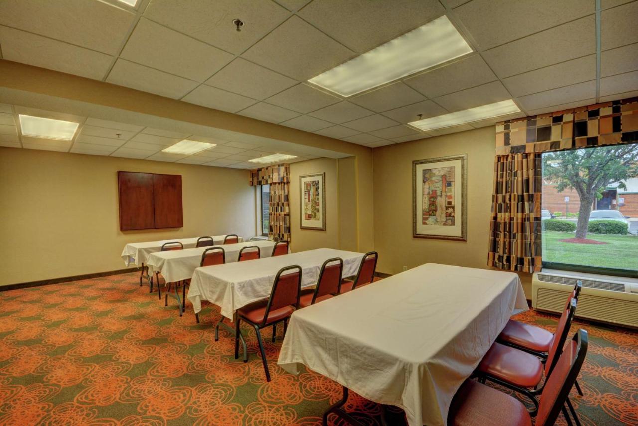 | Hampton Inn Indianapolis-South