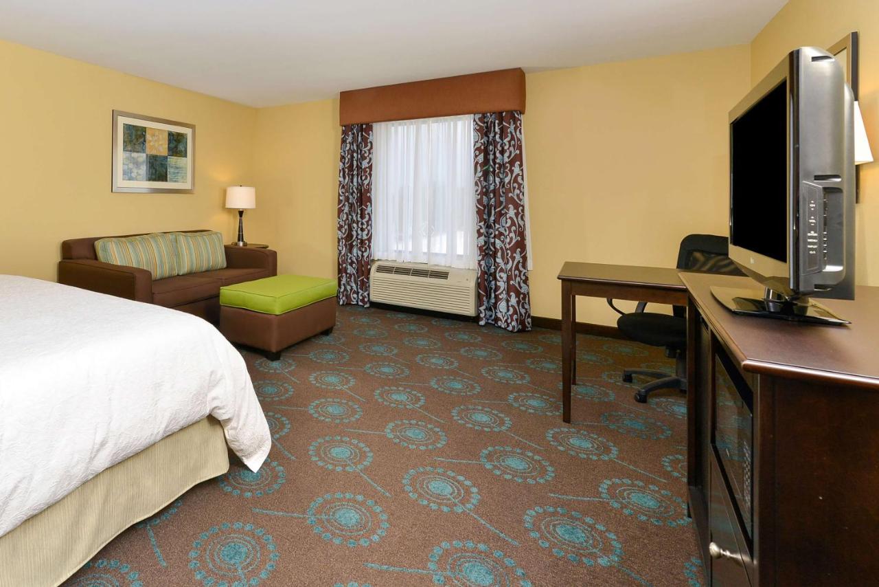 King Room with Sofa Bed at Hampton Inn Iowa City/University Area