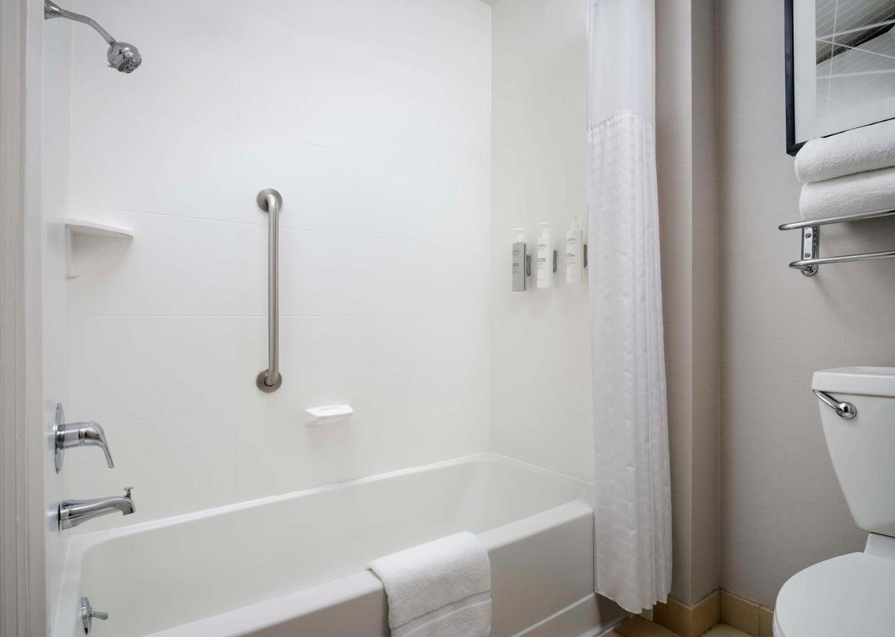 Queen Suite at Homewood Suites by Hilton Carle Place - Garden City, NY