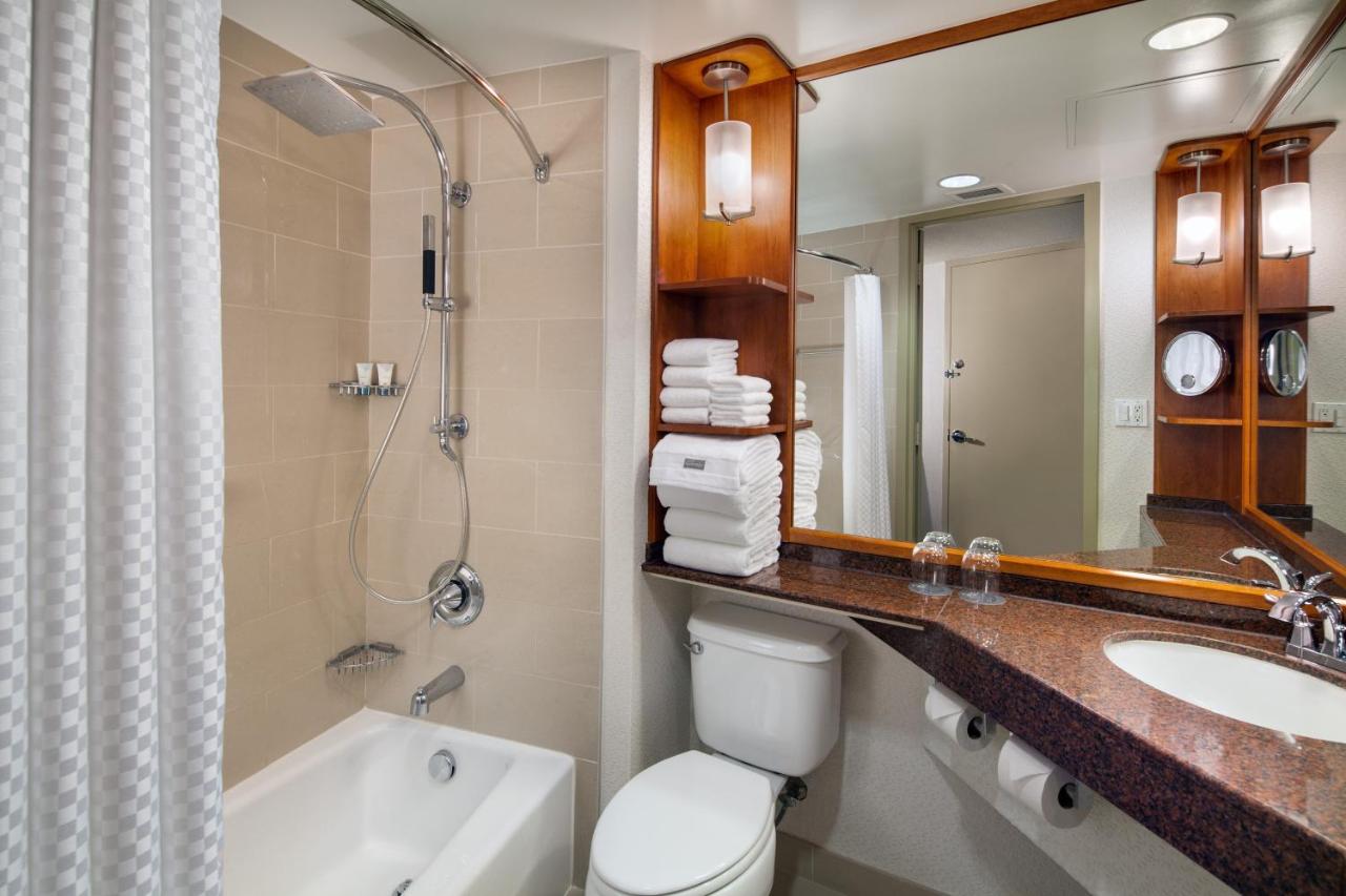  | The Westin Bonaventure Hotel and Suites, Los Angeles