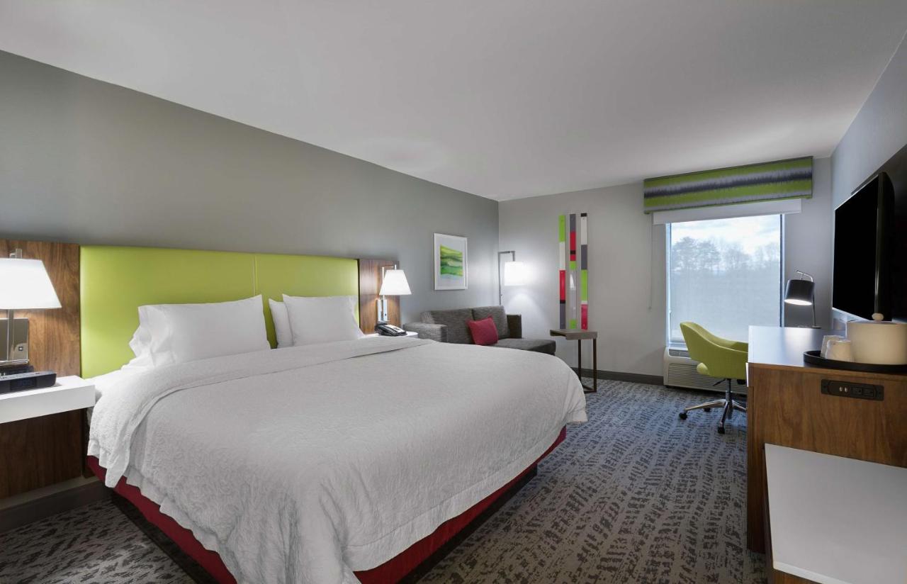 King Room - Non-Smoking at Hampton Inn Greenville/Travelers Rest