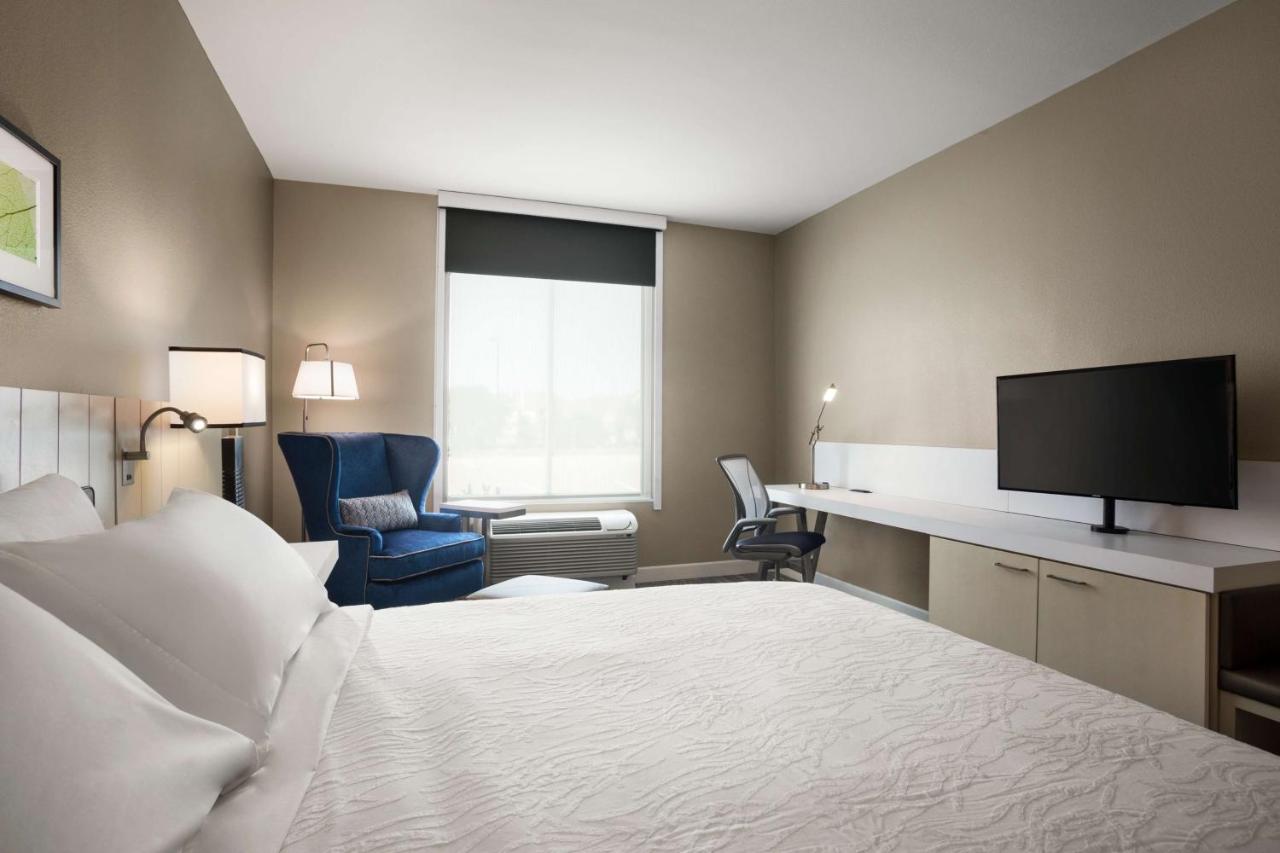King Room - Mobility Accessible with Roll In Shower at Hilton Garden Inn Houston-Baytown