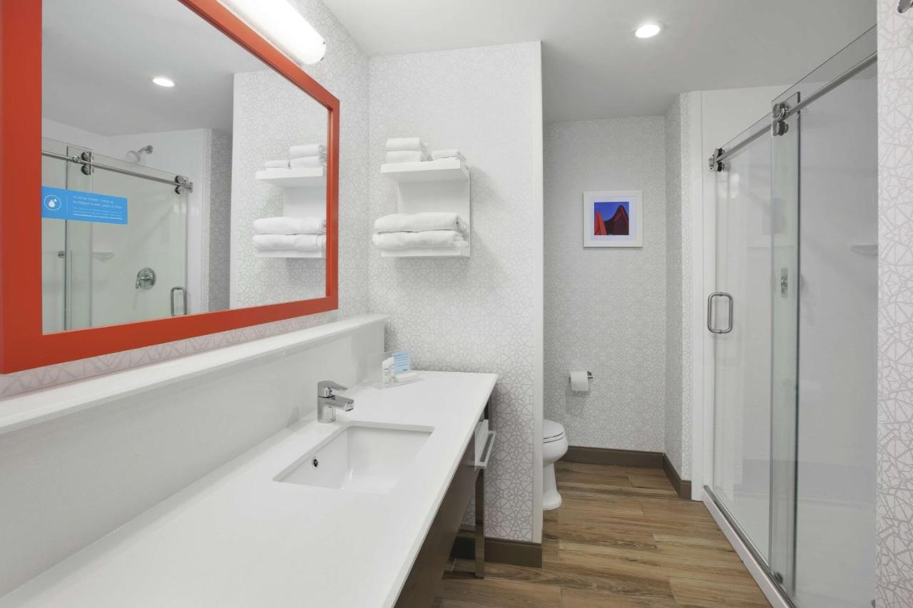 King Room - Non-Smoking at Hampton Inn & Suites Grandville Grand Rapids South
