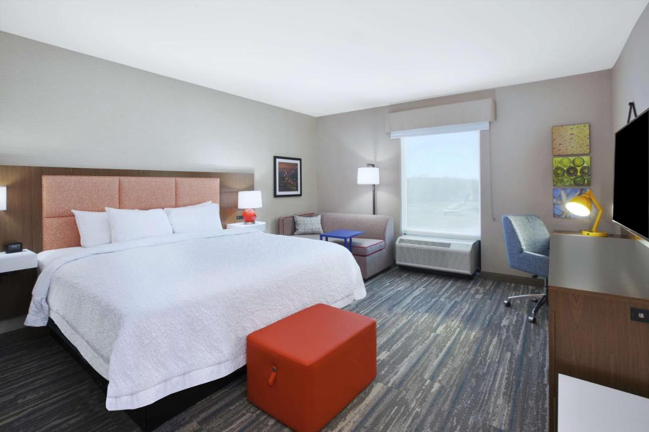 King Room - Non-Smoking at Hampton Inn & Suites Grandville Grand Rapids South