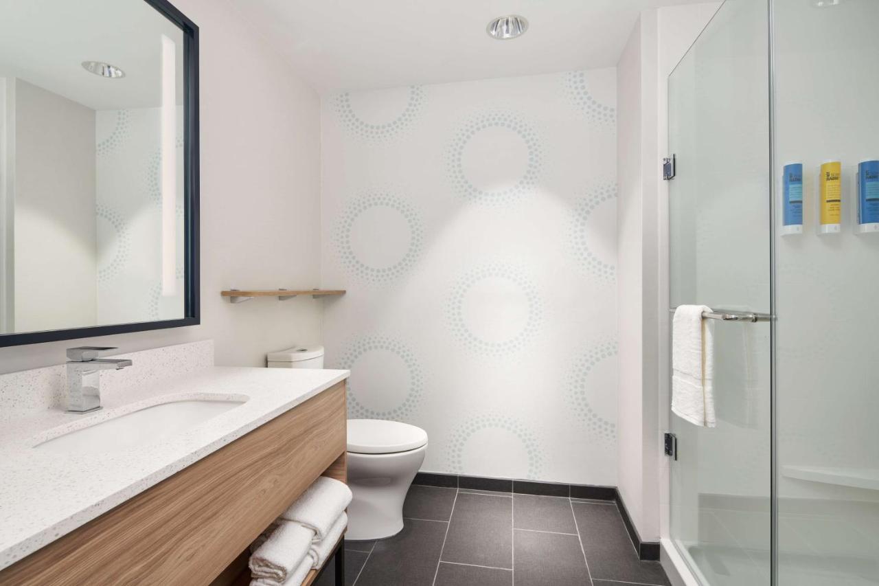 King Room - Hearing Accessible at Tru By Hilton Ft. Lauderdale Airport