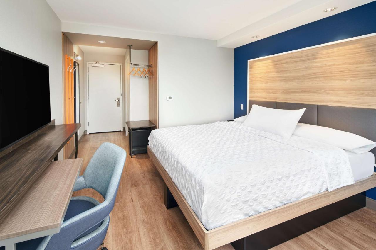King Room - Hearing Accessible at Tru By Hilton Ft. Lauderdale Airport