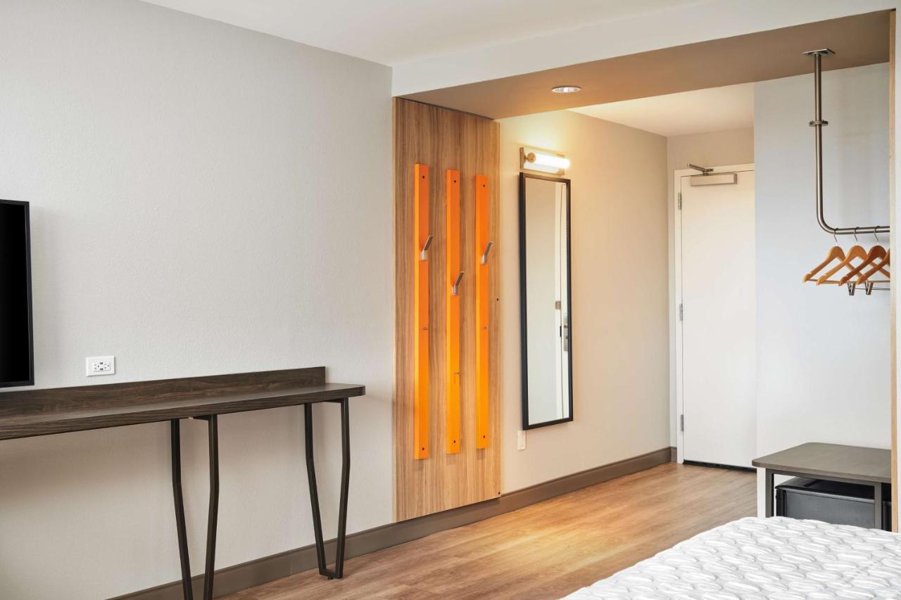 King Room - Mobility Accessible with Bath Tub at Tru By Hilton Ft. Lauderdale Airport