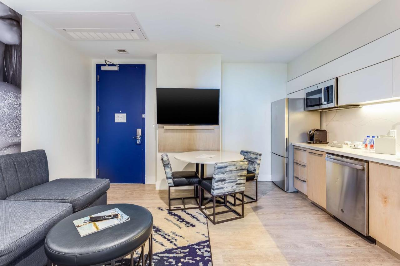 King Suite at SERENA Hotel Aventura Miami, Tapestry Collection by Hilton