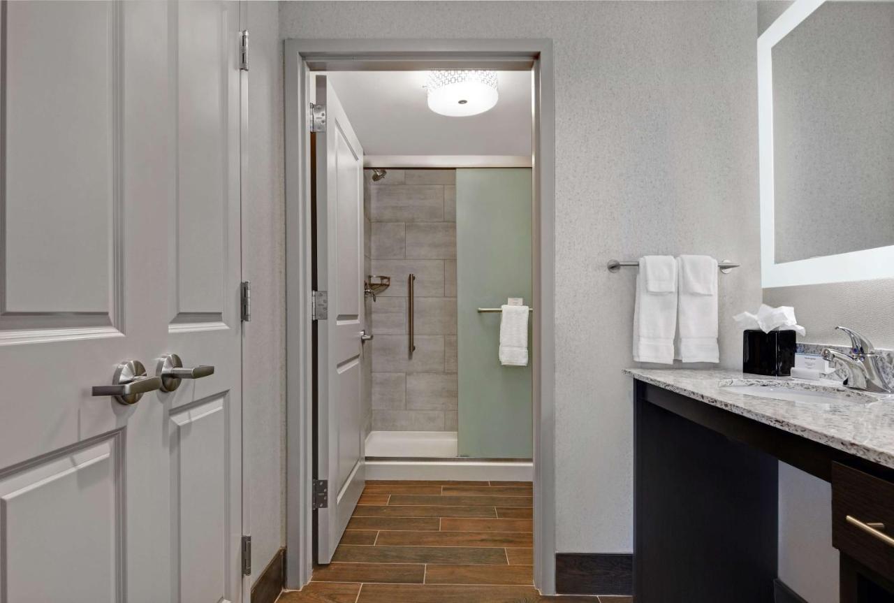 | Homewood Suites By Hilton Edison Woodbridge, NJ