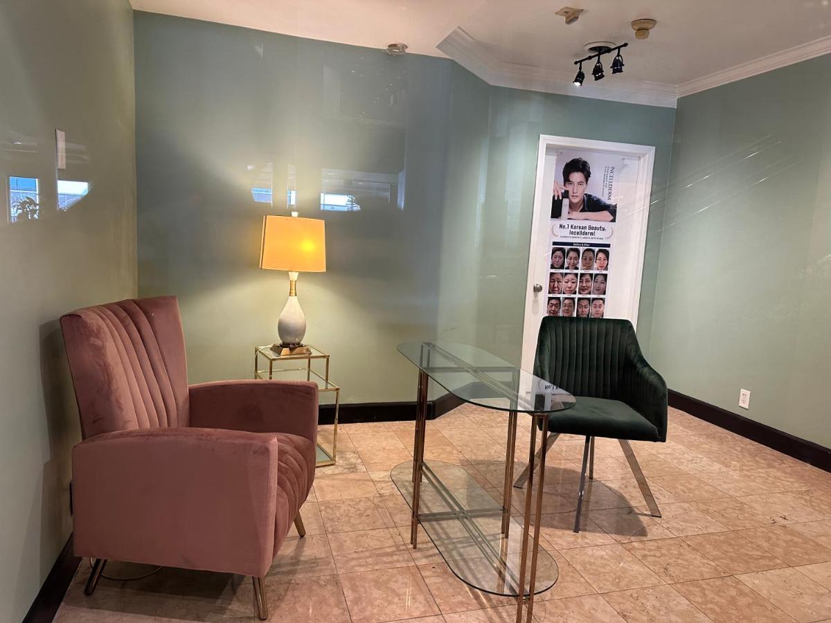 | Oxford Palace Hotel
