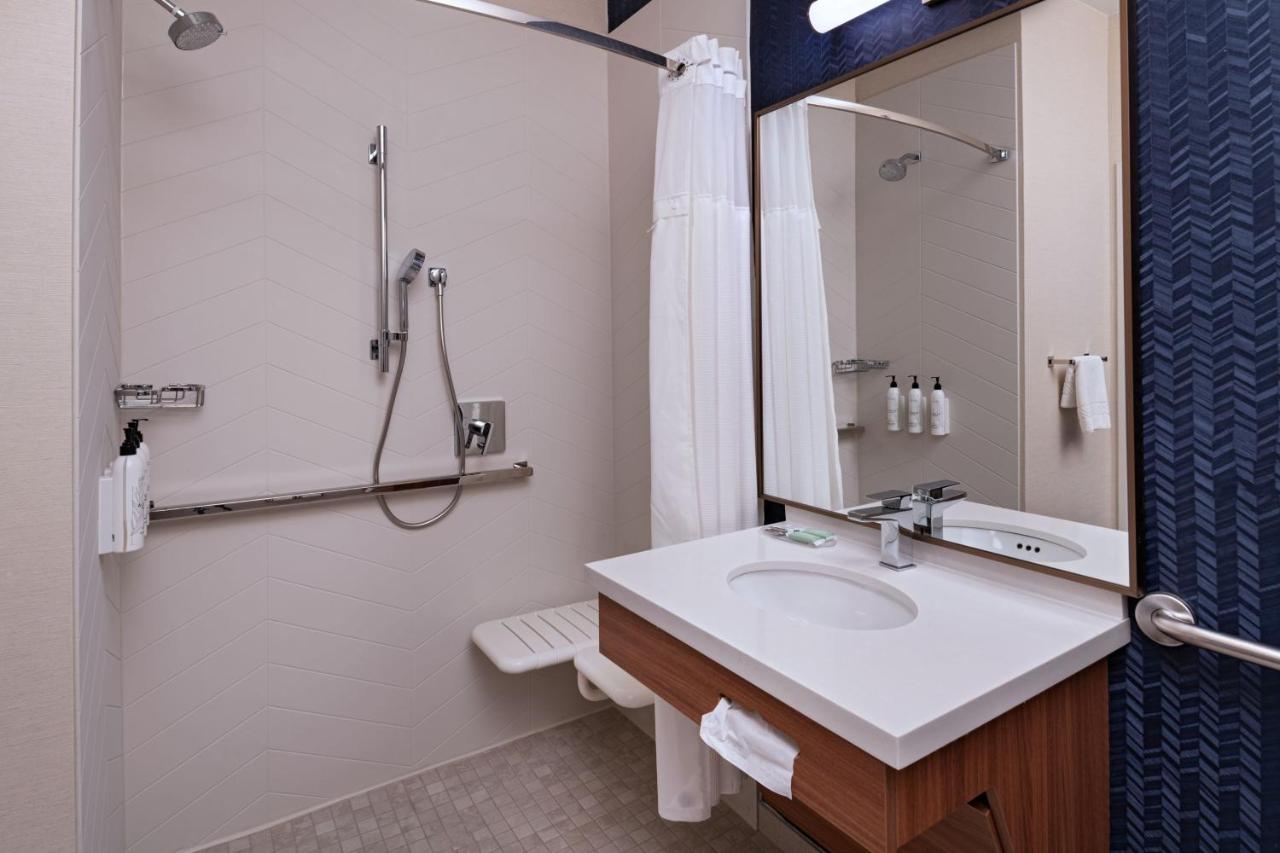 | Fairfield Inn & Suites Kansas City Airport