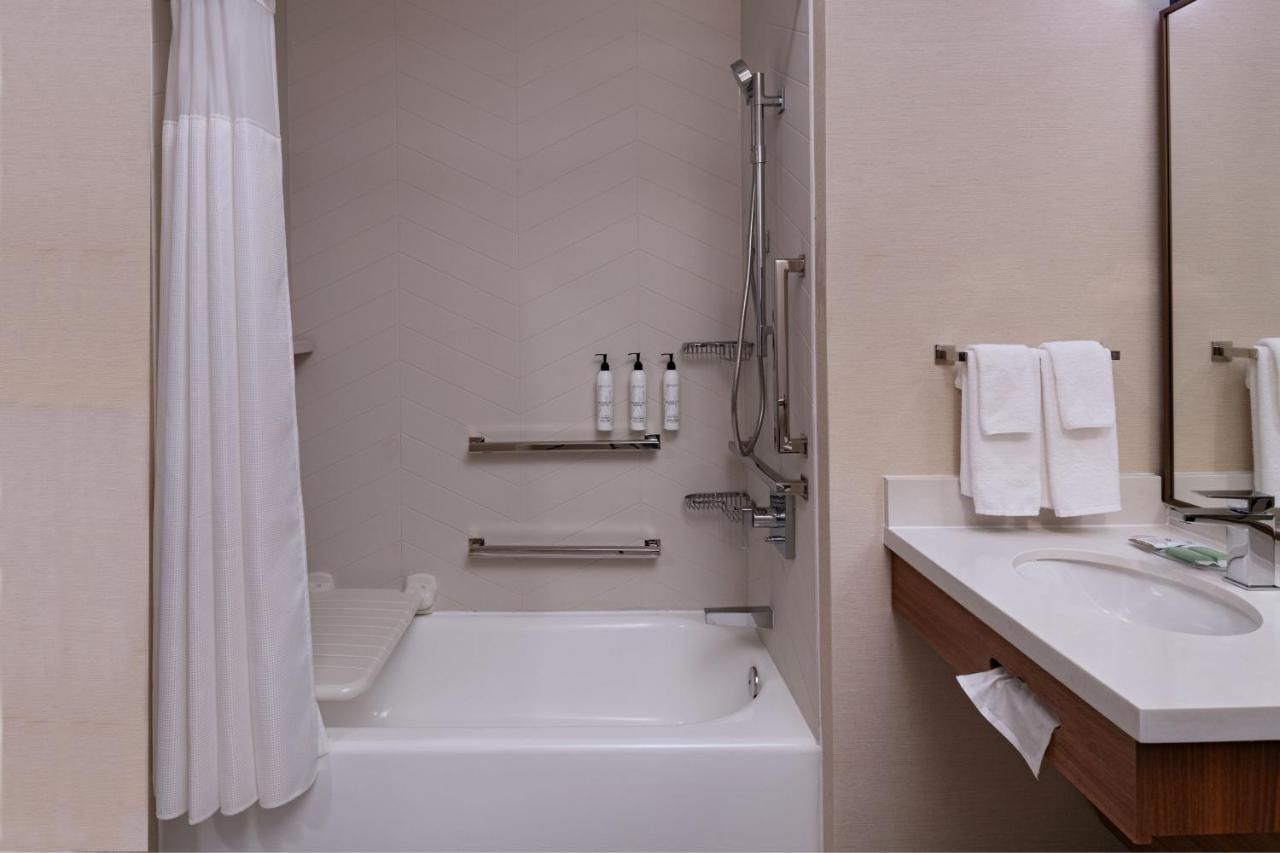 | Fairfield Inn & Suites Kansas City Airport