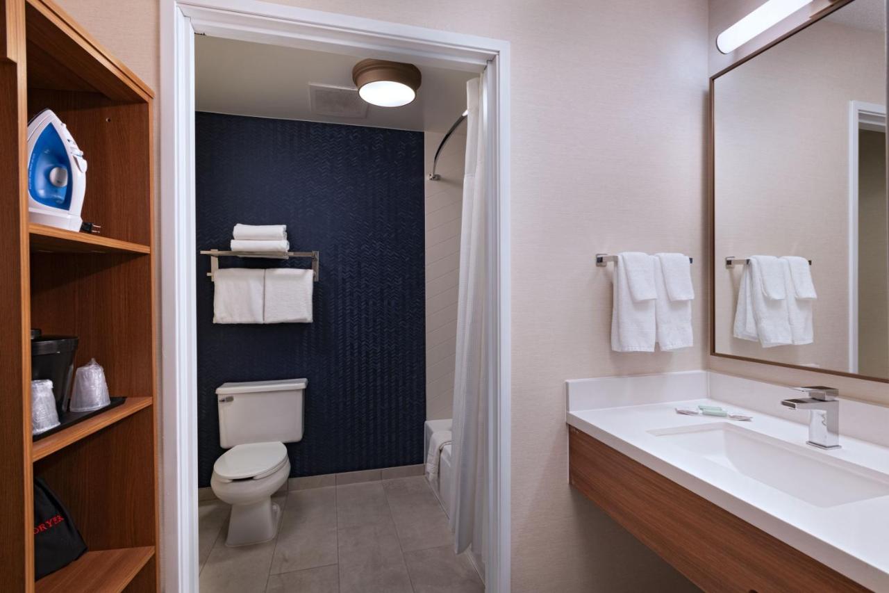 | Fairfield Inn & Suites Kansas City Airport