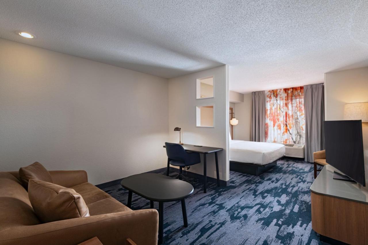 | Fairfield Inn & Suites Kansas City Airport