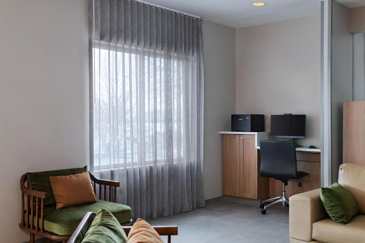 | Fairfield Inn & Suites Kansas City Airport