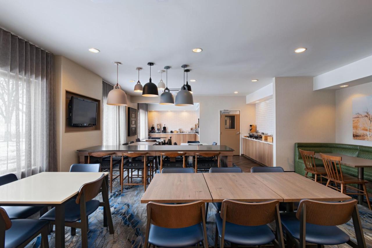 | Fairfield Inn & Suites Kansas City Airport