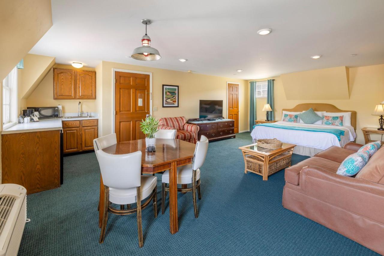 King Studio with Sofa Bed at Old Harbor Inn
