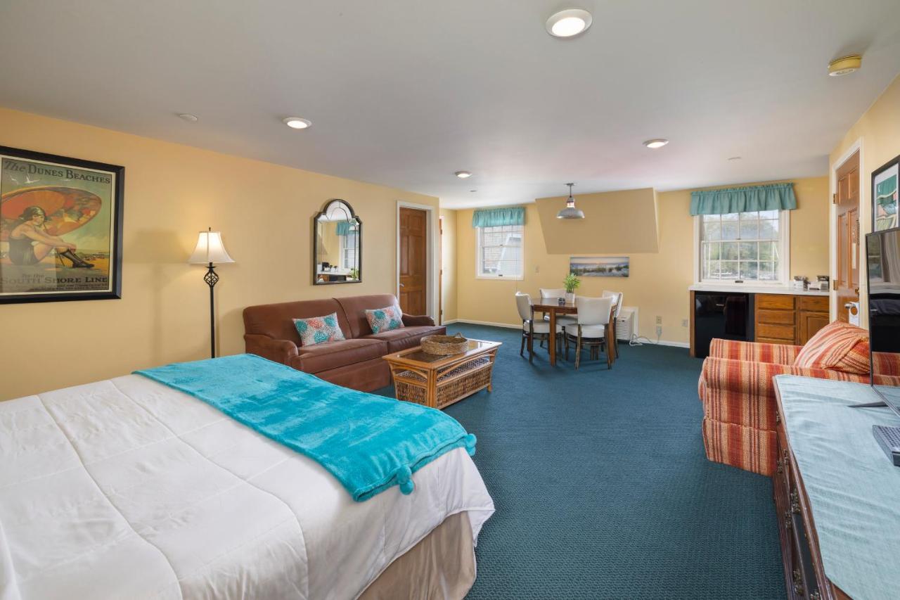 King Studio with Sofa Bed at Old Harbor Inn