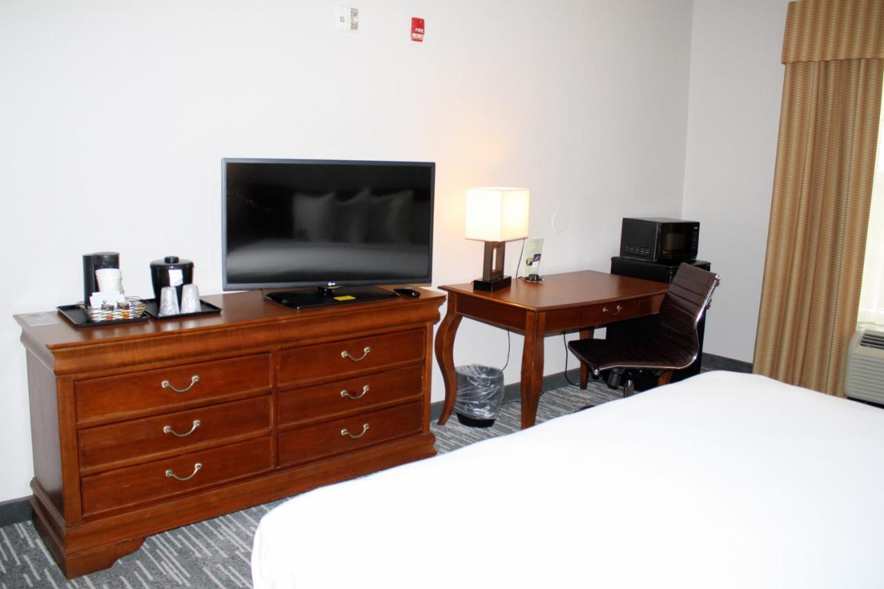 | Country Inn & Suites by Radisson, BWI Airport (Baltimore), MD
