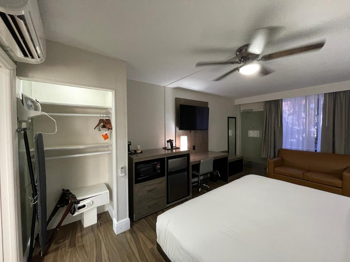 King Room - Accessible/Non-Smoking at Quality Inn & Suites Airport/Cruise Port Hollywood