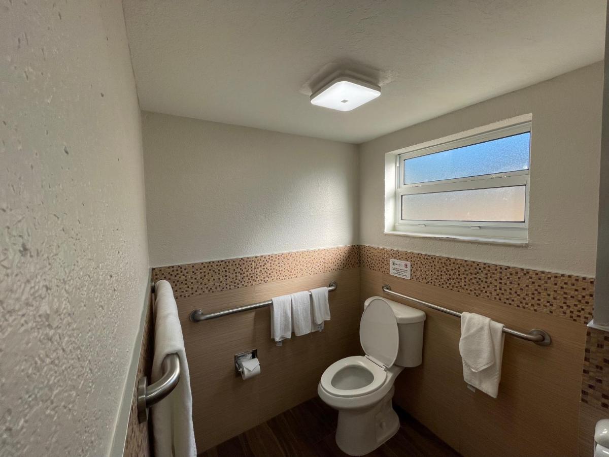 King Room - Accessible/Non-Smoking at Quality Inn & Suites Airport/Cruise Port Hollywood
