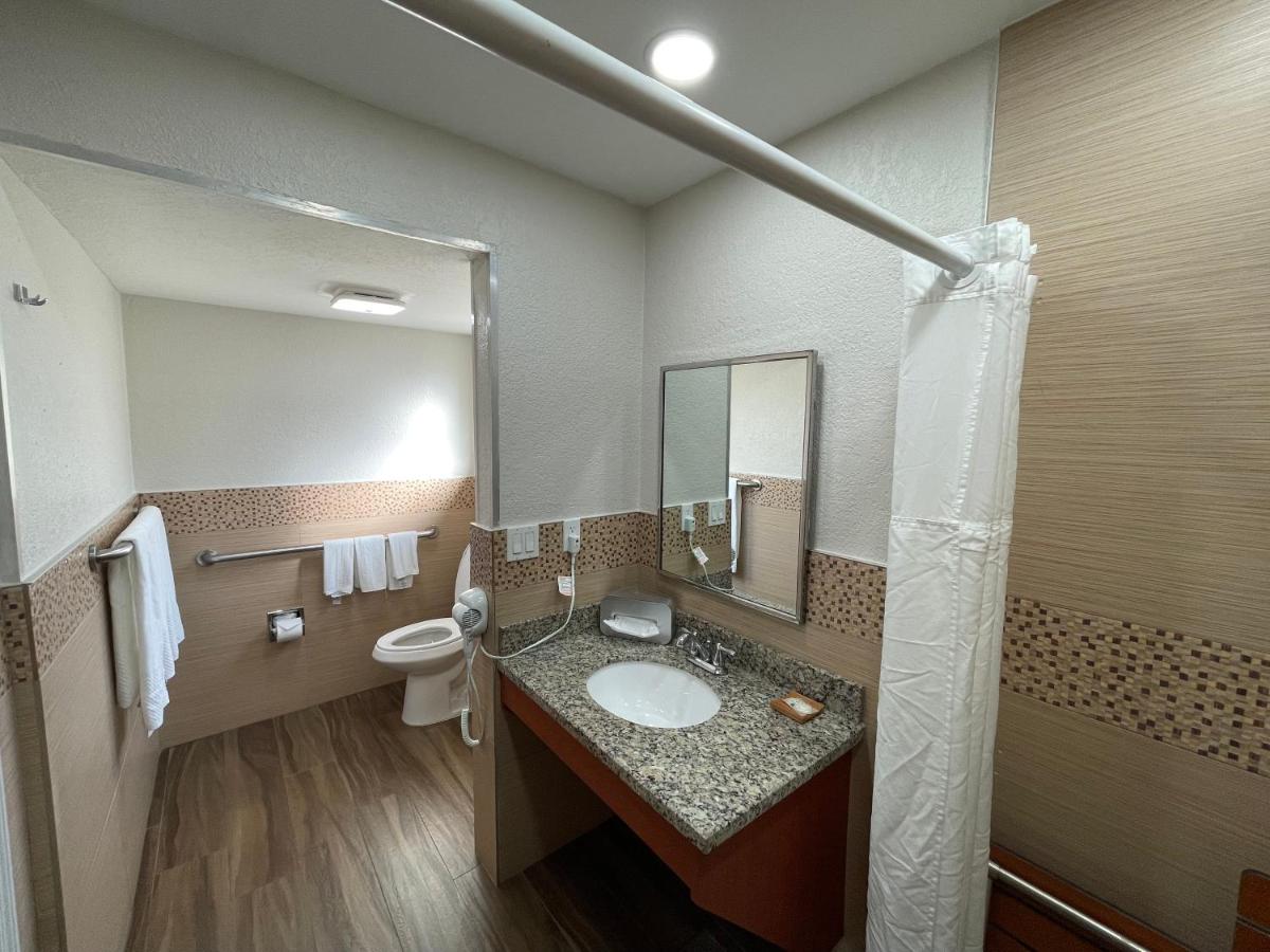King Room - Accessible/Non-Smoking at Quality Inn & Suites Airport/Cruise Port Hollywood