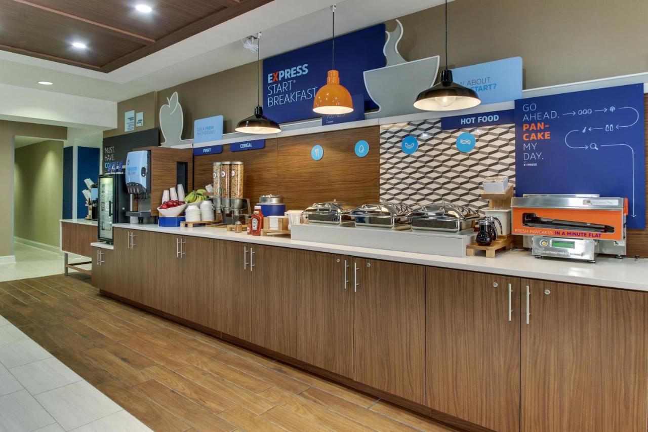 | Holiday Inn Express Hotel & Suites Columbus-Fort Benning, an IHG Hotel