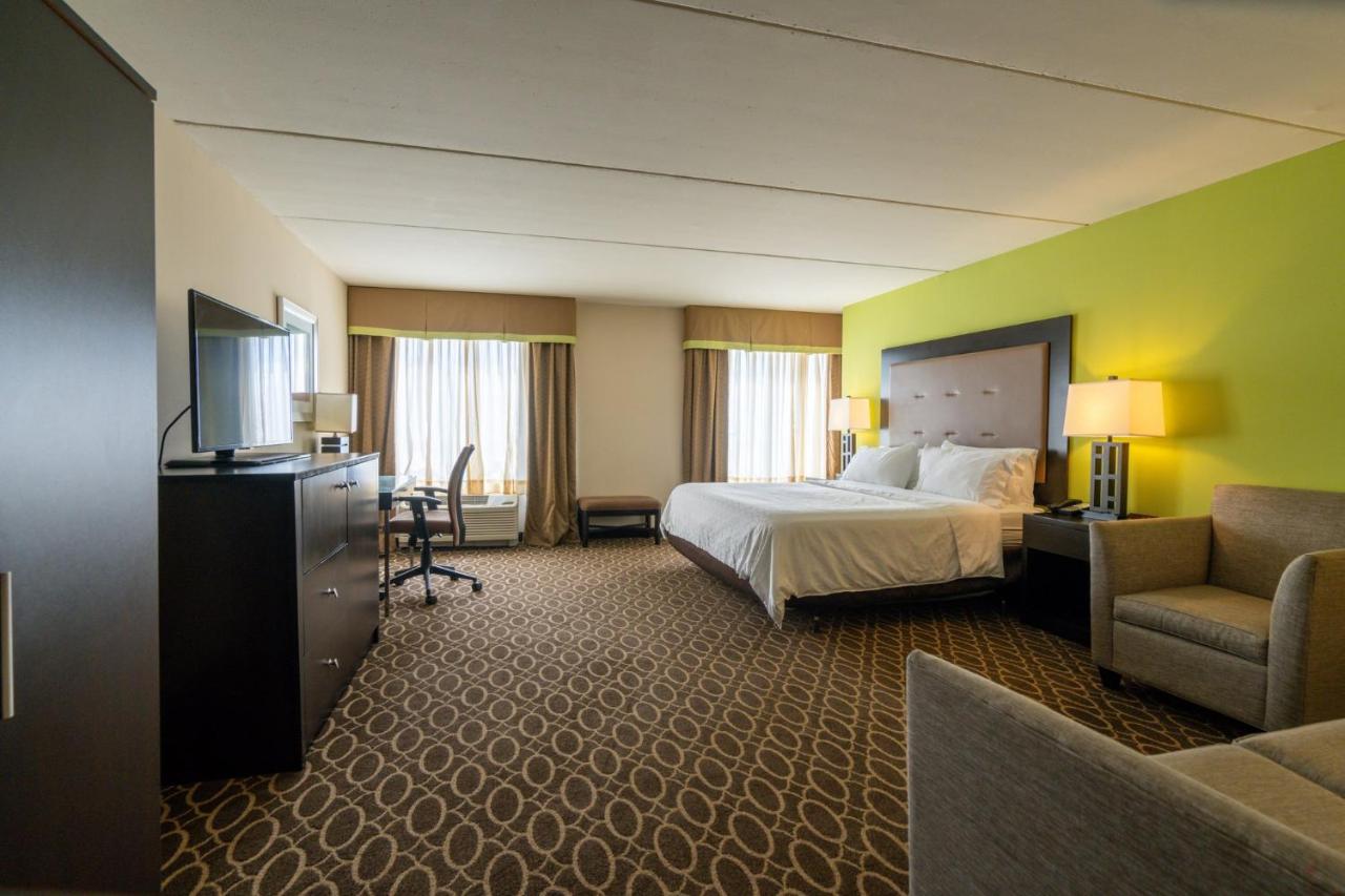 King Room - Mobility Access Tub - Non-Smoking at Holiday Inn Murfreesboro, an IHG Hotel