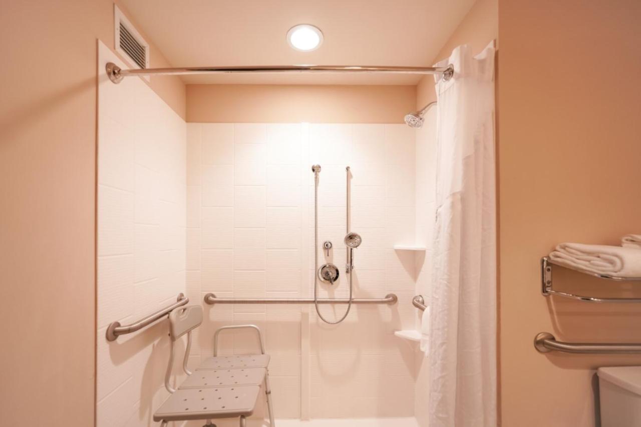 King Room - Disability Access Hearing Accessible - Roll-In Shower at Holiday Inn Murfreesboro, an IHG Hotel