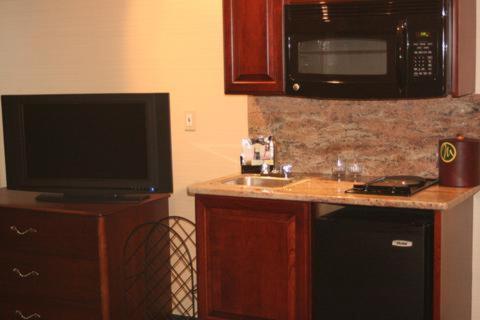 | Maron Hotel & Suites