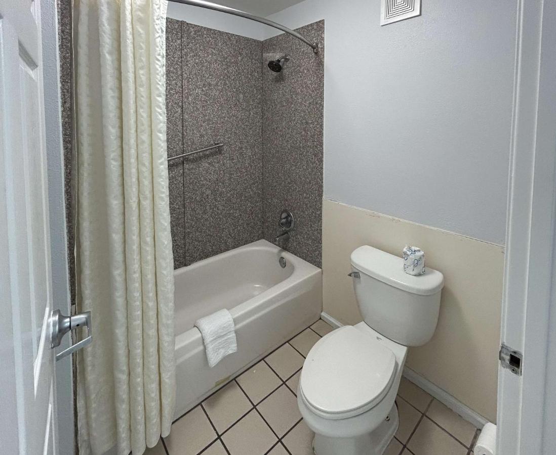  | OYO Hotel Denham Springs I-12