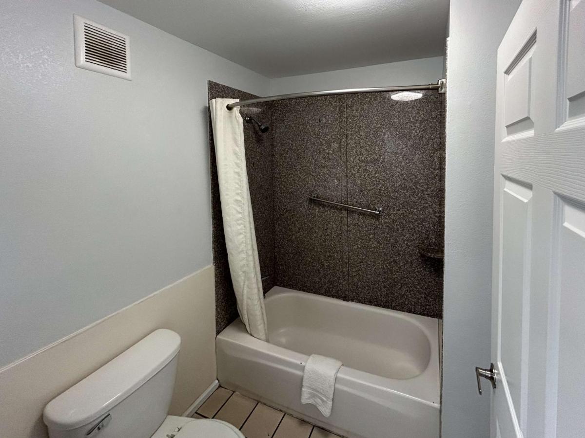  | OYO Hotel Denham Springs I-12