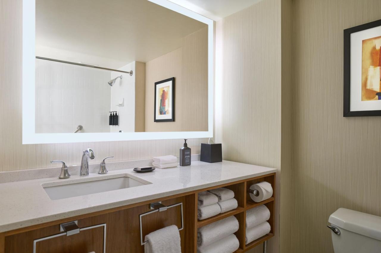 Executive Suite with Lake View at Sheraton Grand Chicago Riverwalk