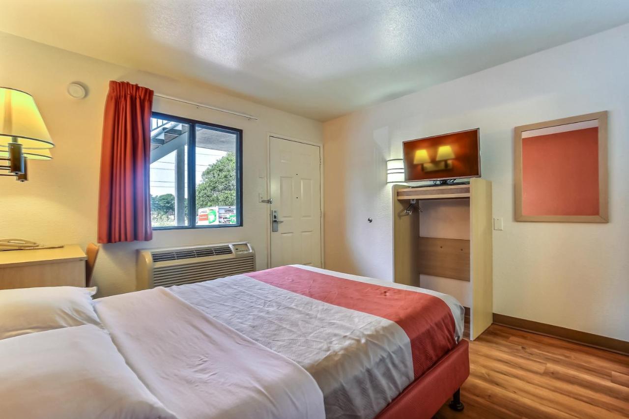 | Motel 6-Pinole, CA